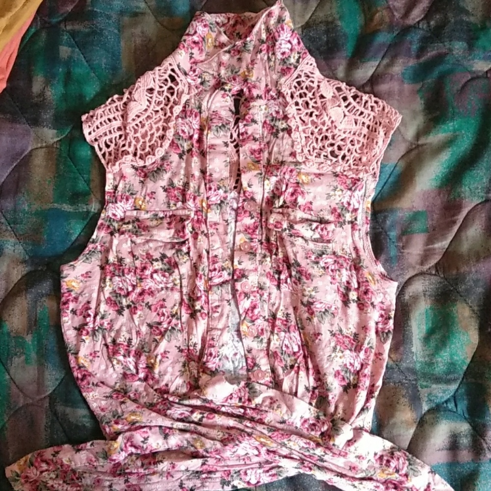 ***2/$12*** Ladies Sleeveless Crop Top